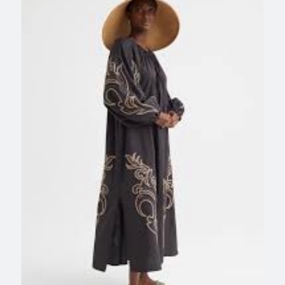 Long dress ballon sleeve embroidered mid calf - Picture 7 of 9